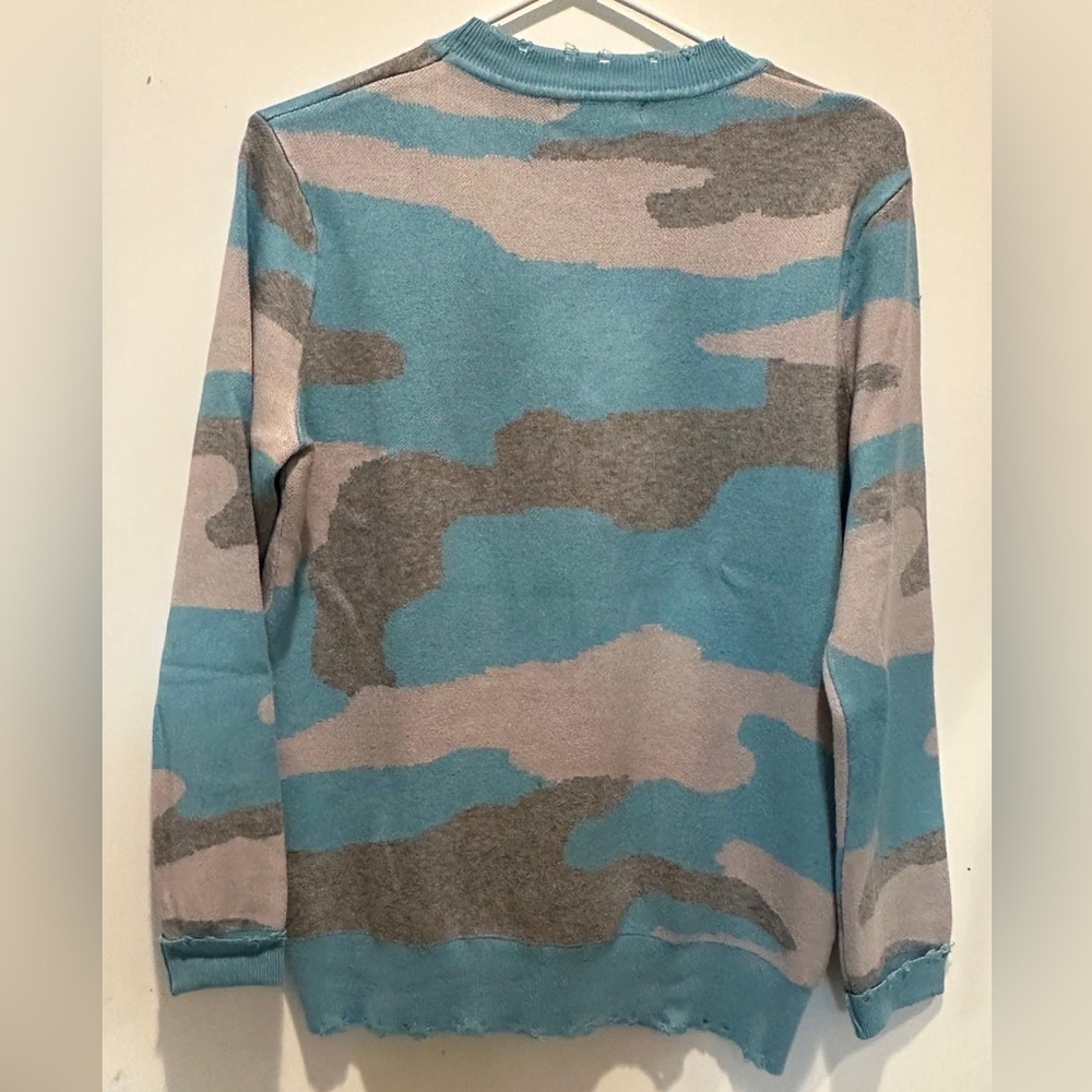 Womens Camouflage Pattern Crewneck Sweater - Blue & Gray